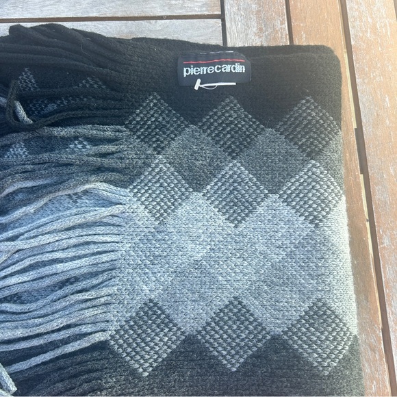 Pierre Cardin Scarf - Picture 3 of 3